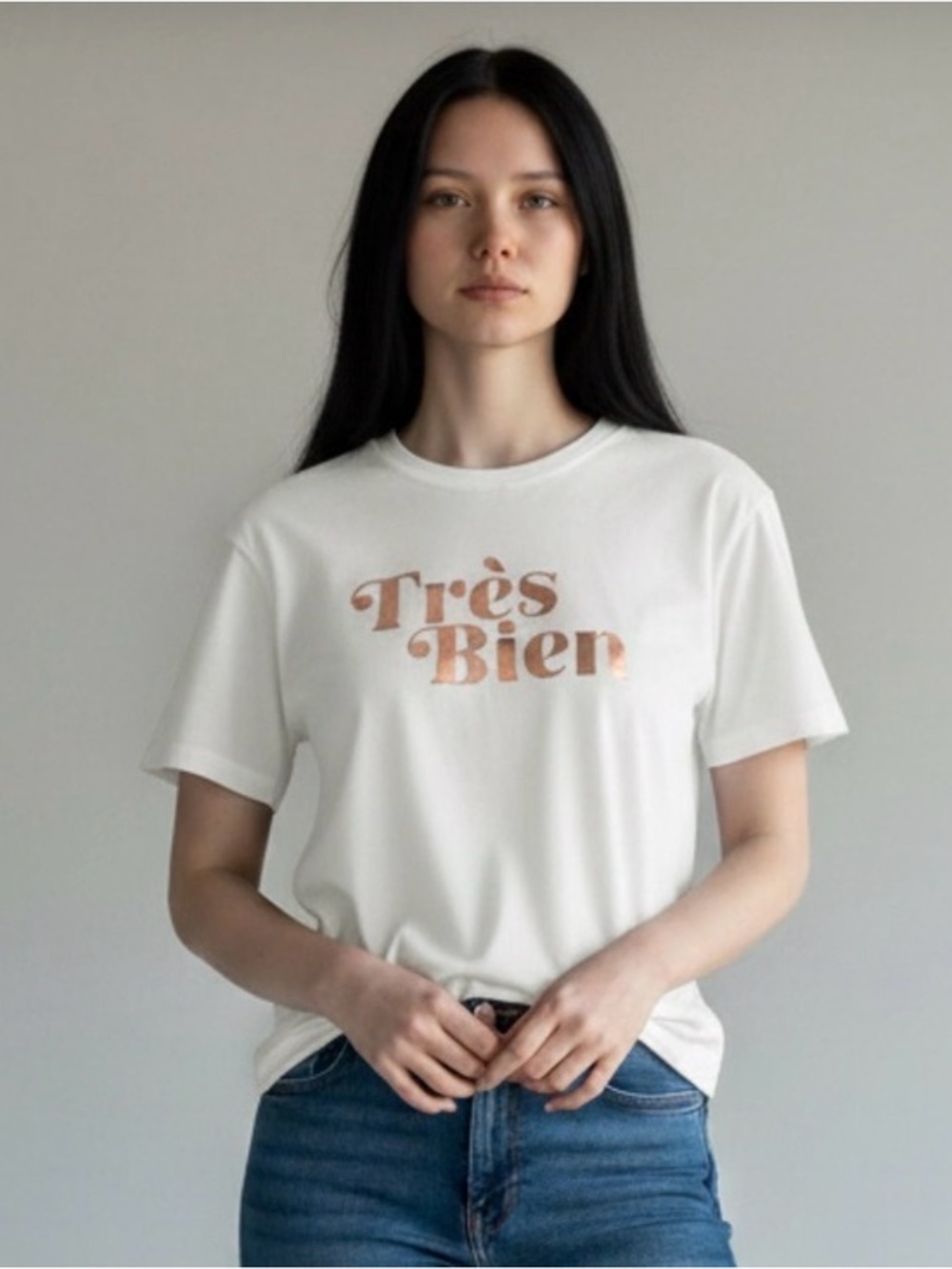 🫶🏻 GAP Favorite T White ‘Très Bien' Graphic Tee in Rose Gold Accent